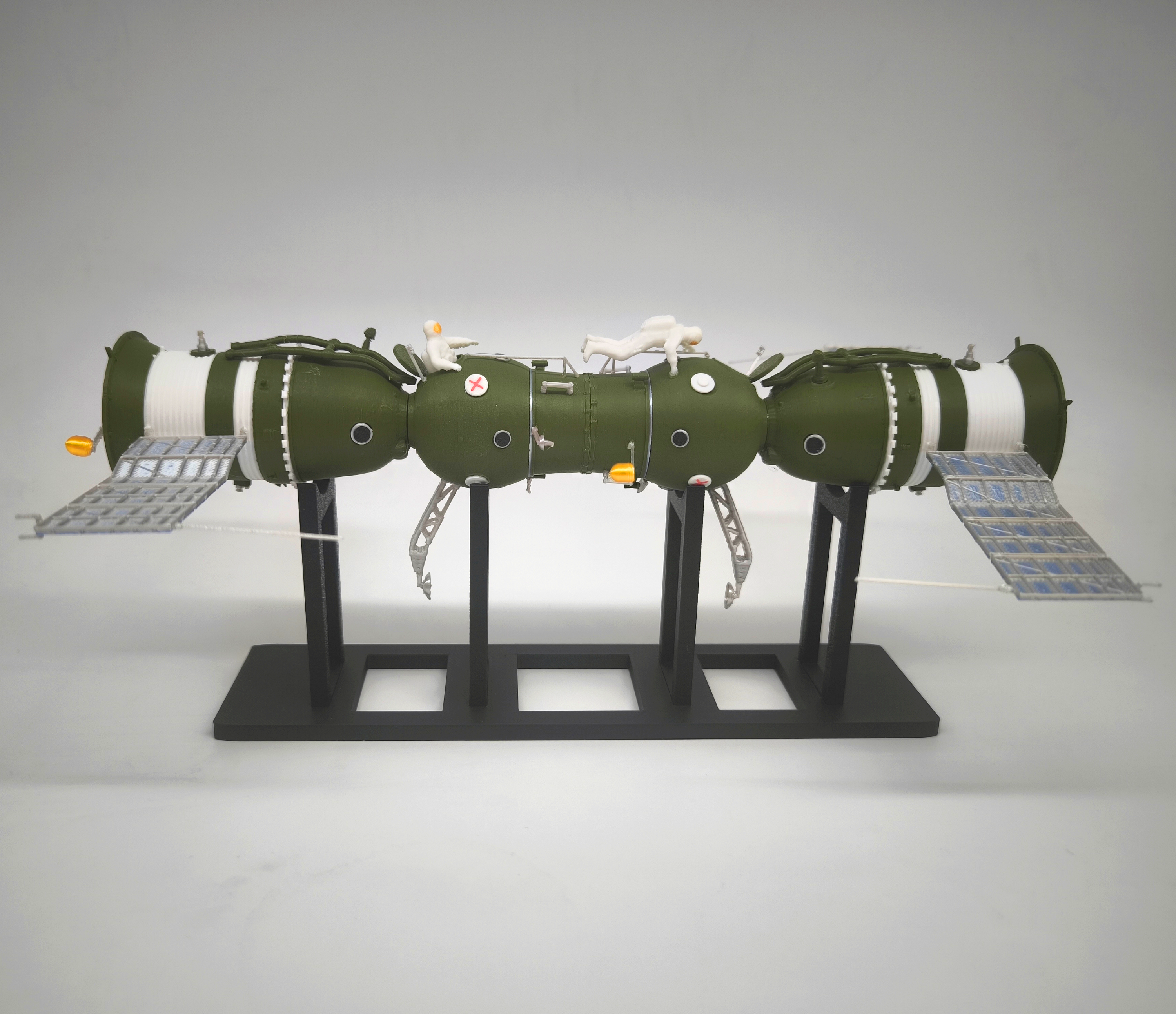 Сборная модель Союз-4 и Союз-5