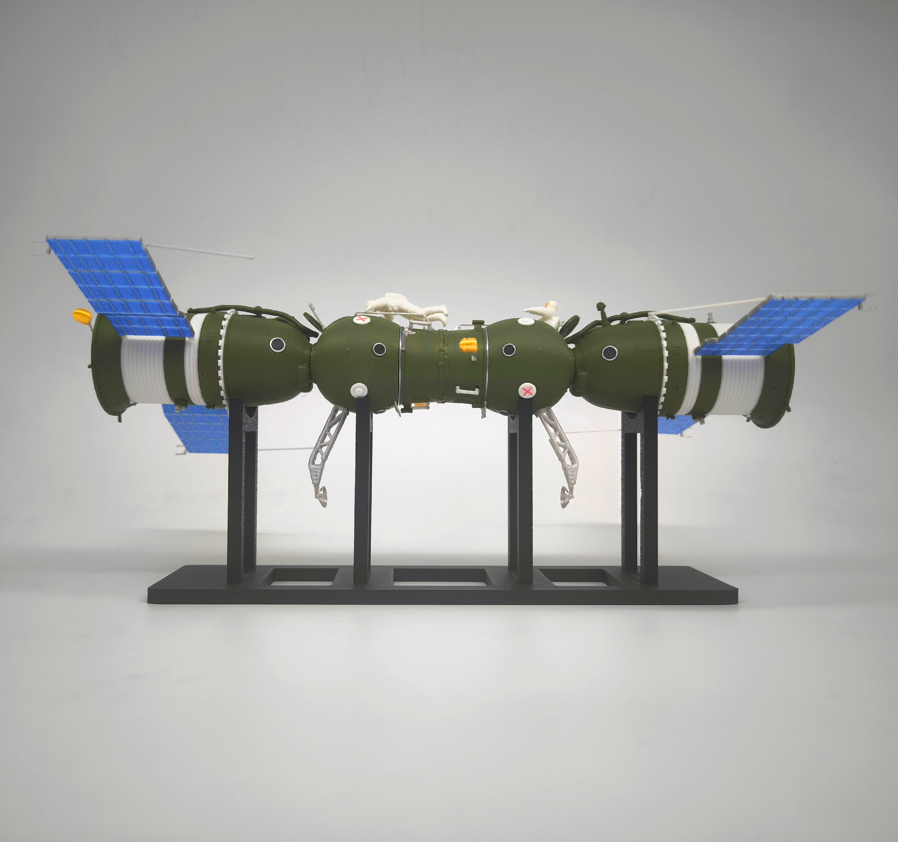 Сборная модель Союз-4 и Союз-5
