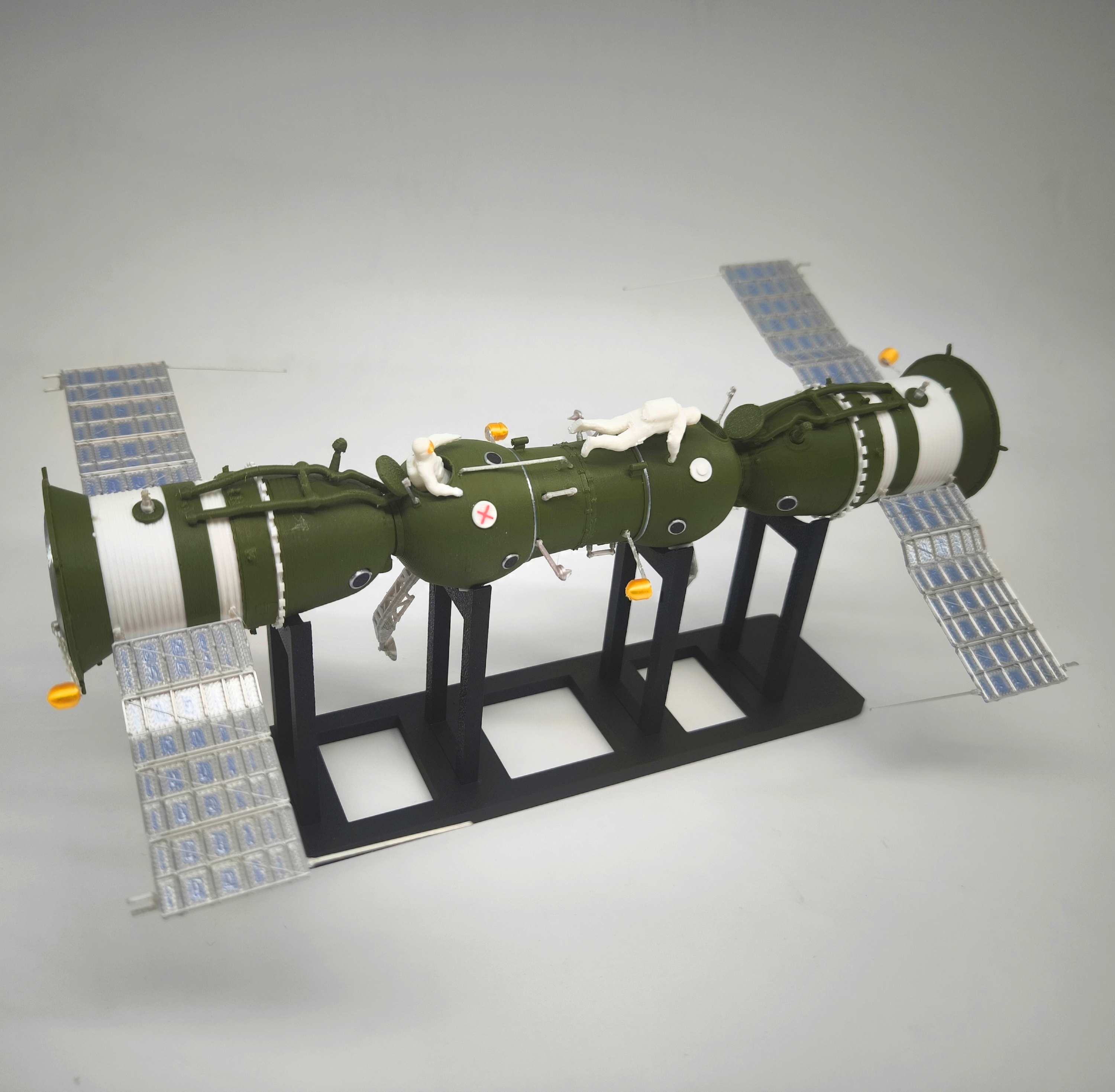 Сборная модель Союз-4 и Союз-5