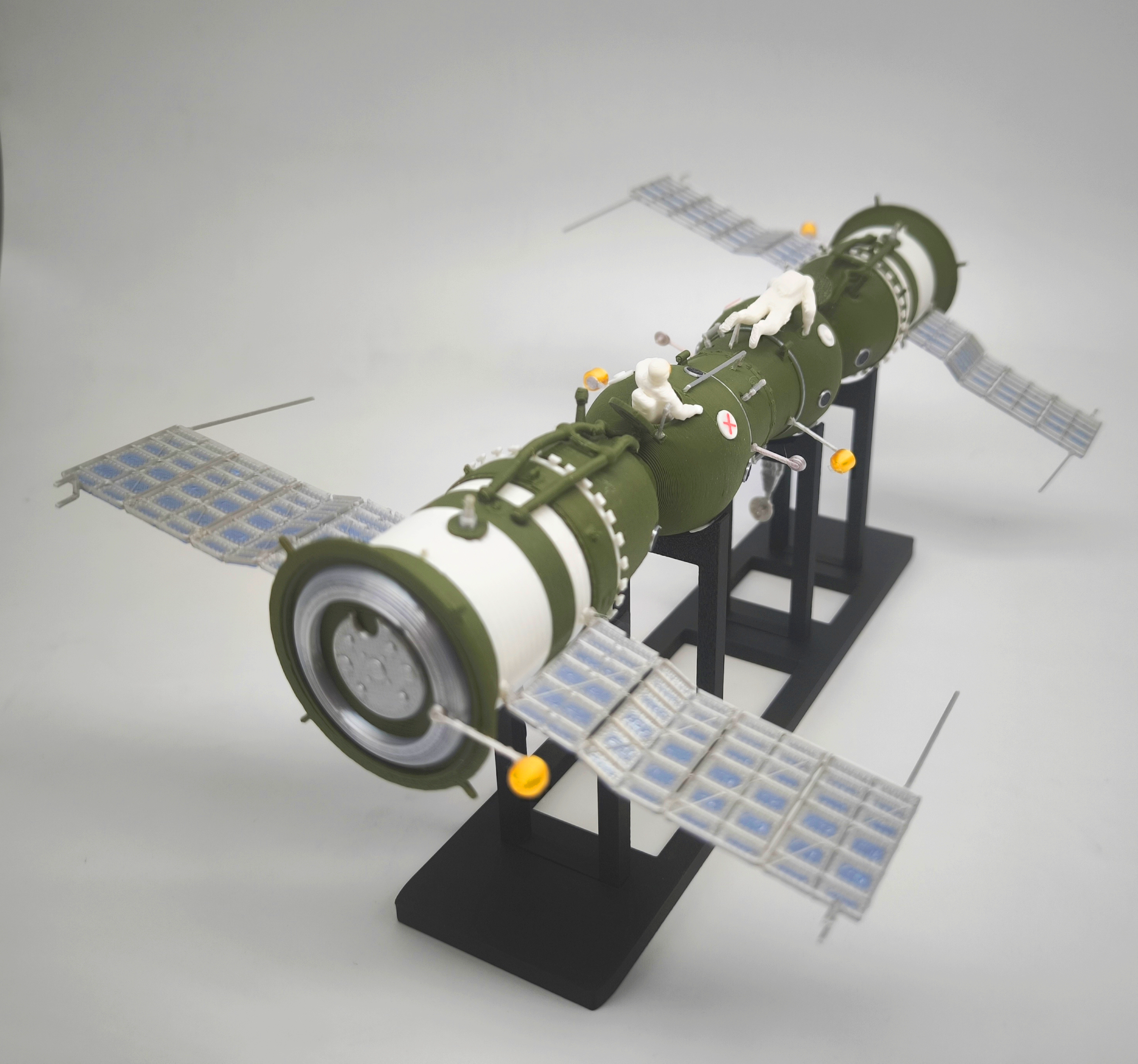 Сборная модель Союз-4 и Союз-5