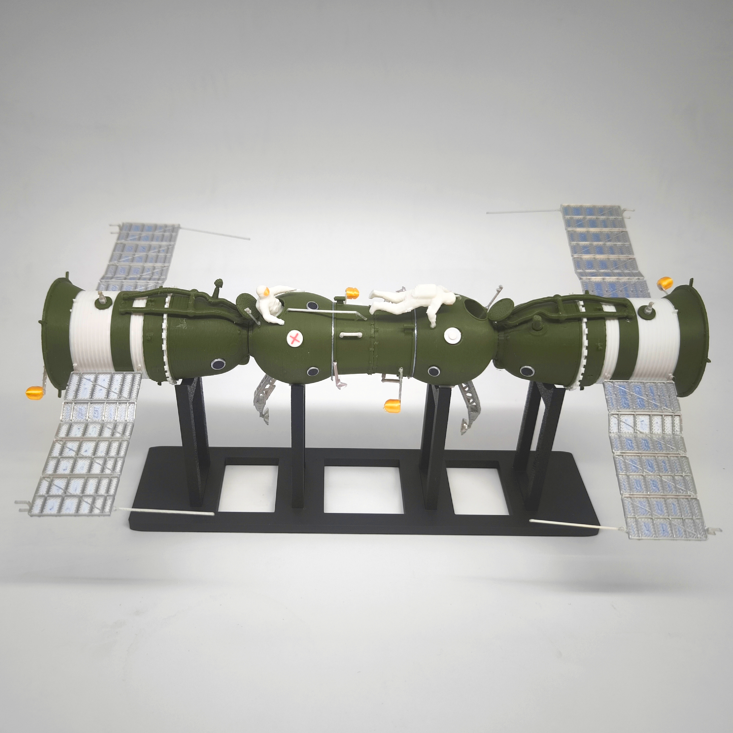 Сборная модель Союз-4 и Союз-5
