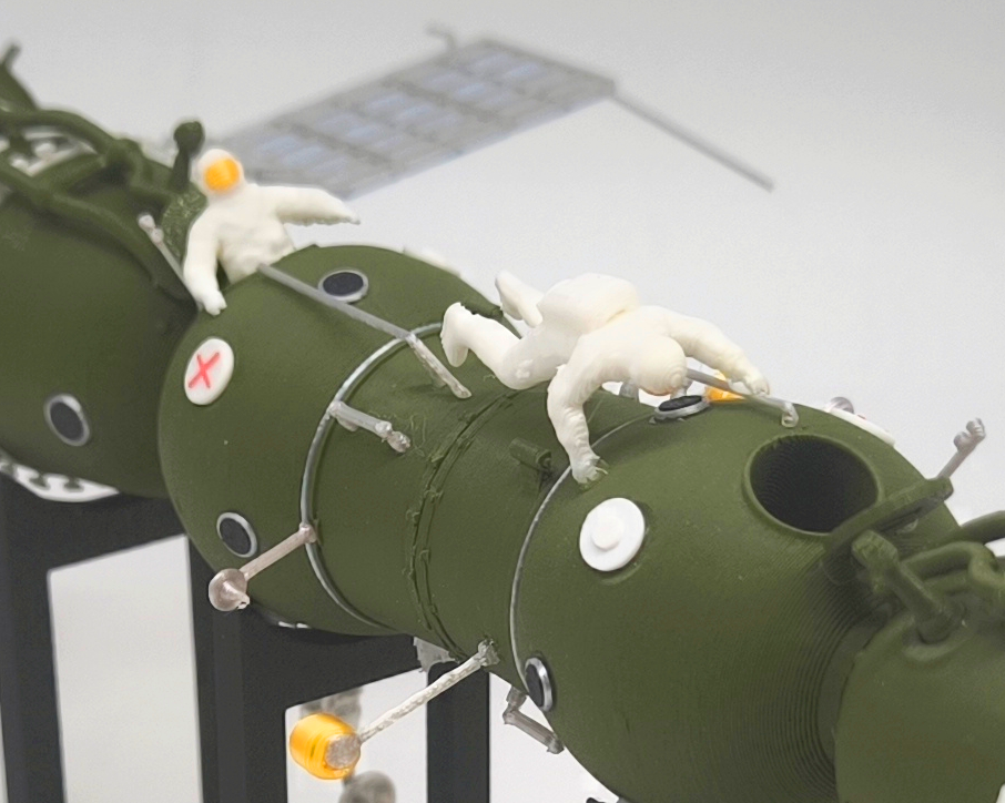 Сборная модель Союз-4 и Союз-5
